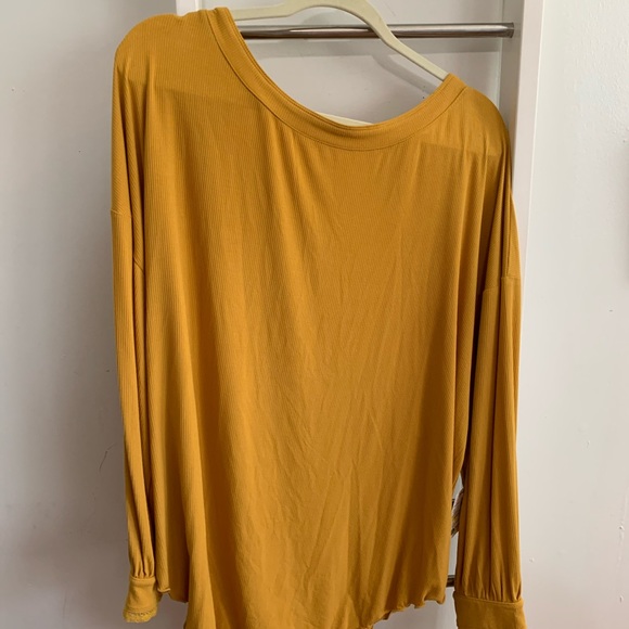 Free People Twisted Back Top 🥳🛍Host Pick🥳🛍 - Picture 8 of 14
